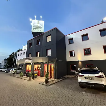 Bon Marche מלון בוכום